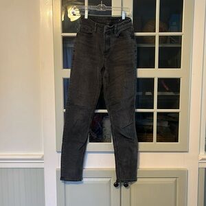 AMERICAN EAGLE BLACK MOM JEAN